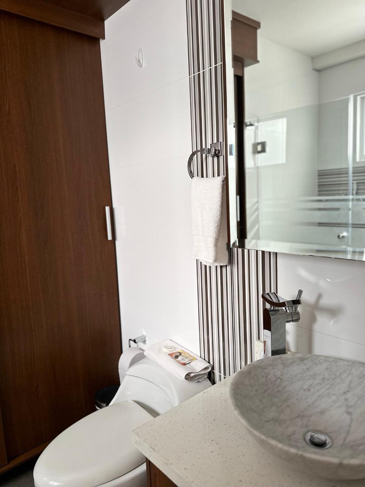 Instant Hotel - Departamento En Ambato Dış mekan fotoğraf